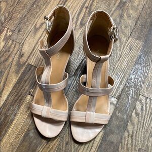 Strappy T‑Bar High Heels in Light Nude